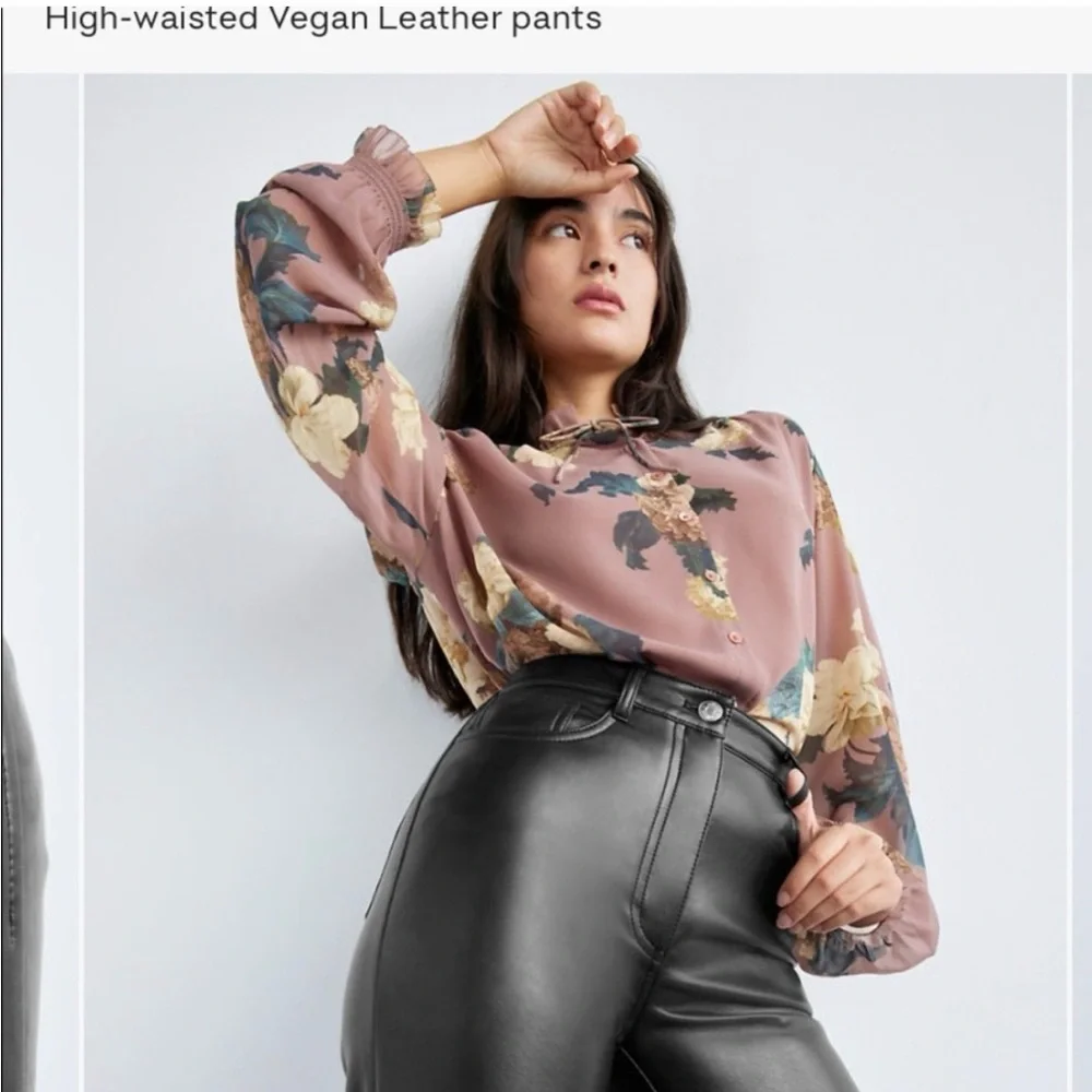 {NOT FOR SALE} ⛔️ NWT Aritzia The Melina Vegan Leather Pant Short Black Size 8